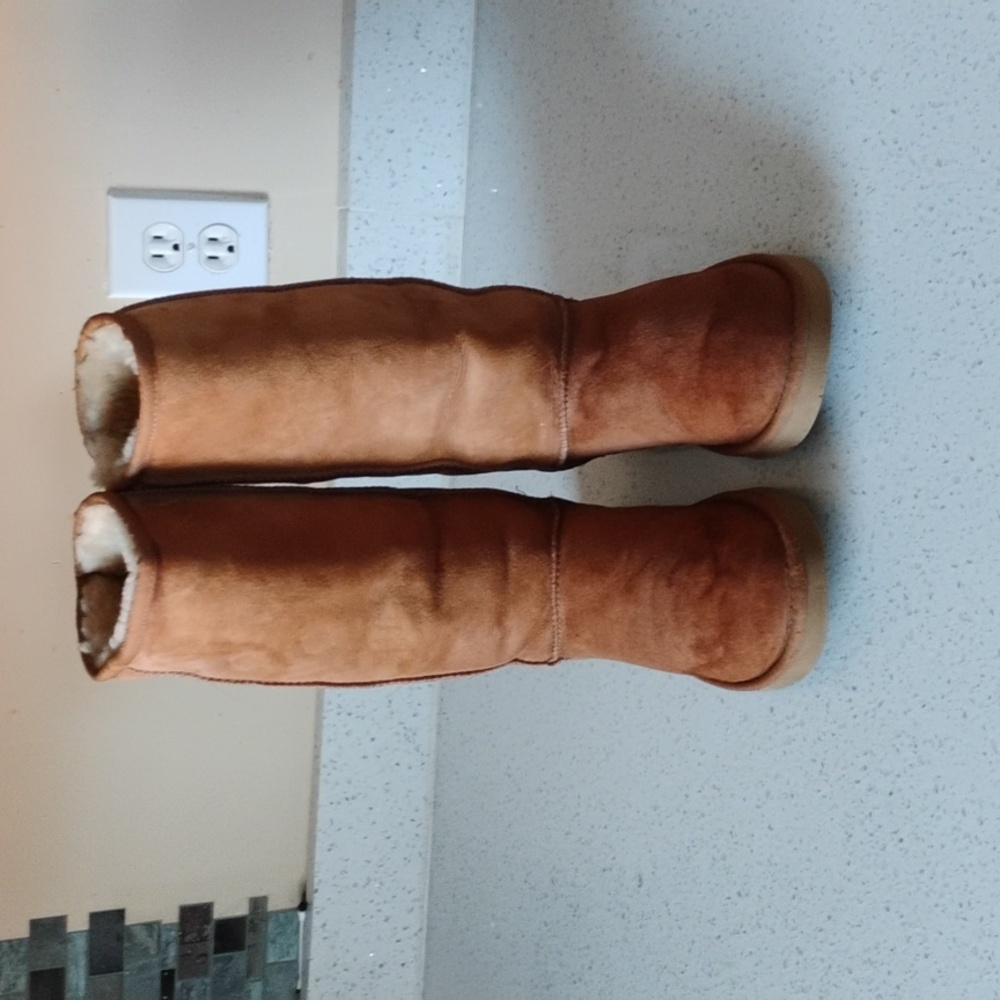 UGG Boots Size 8 Women - Picture 4 of 6